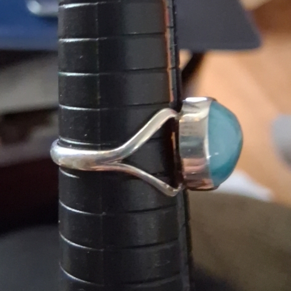 Stunning Silver Ring with Blue Stone - Picture 5 of 5